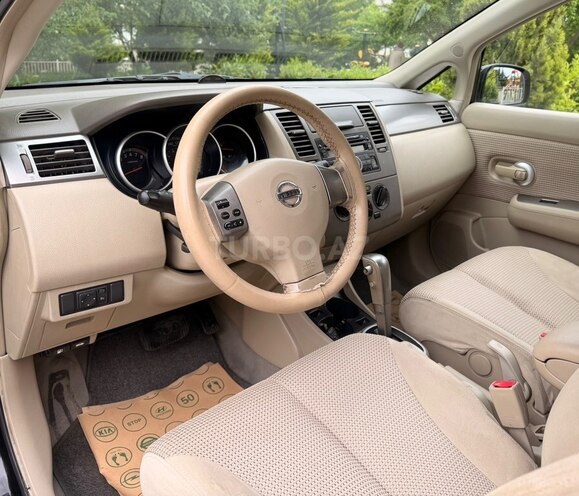 Nissan Tiida-12