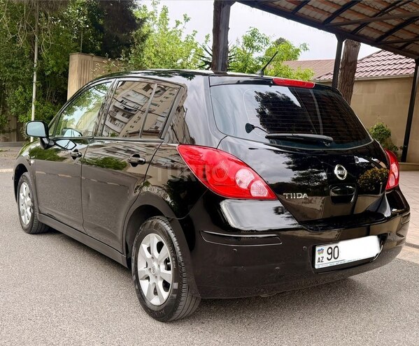 Nissan Tiida-21