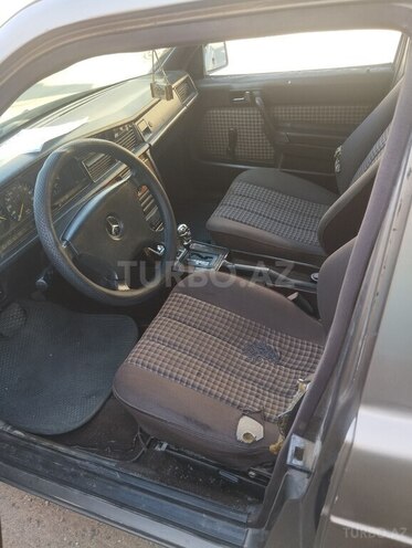 Mercedes 190-4