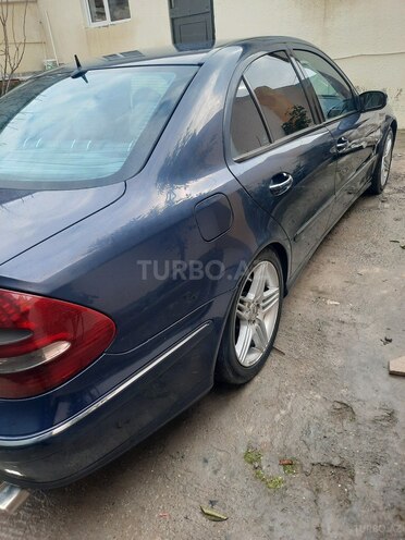 Mercedes E 270-9
