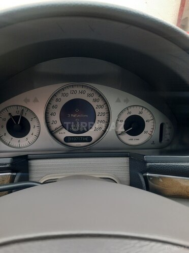 Mercedes E 270-7