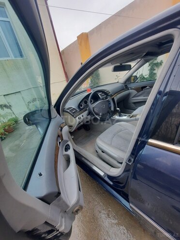 Mercedes E 270-4