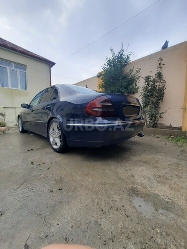 Mercedes E 270-3