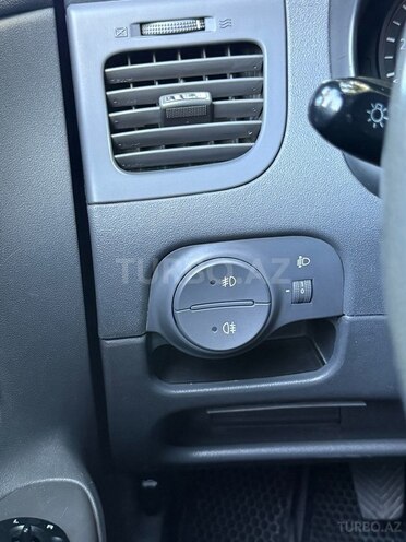 Kia Rio-14
