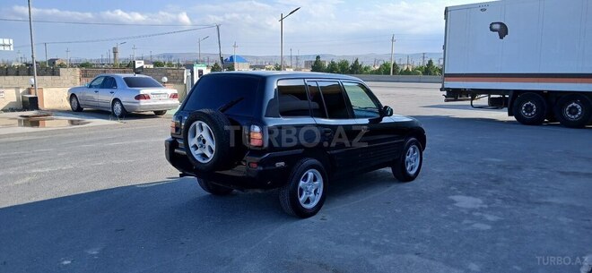 Toyota RAV4-4