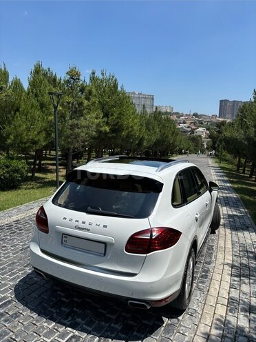 Porsche Cayenne-12
