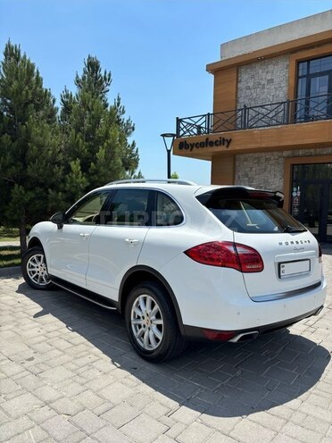 Porsche Cayenne-10