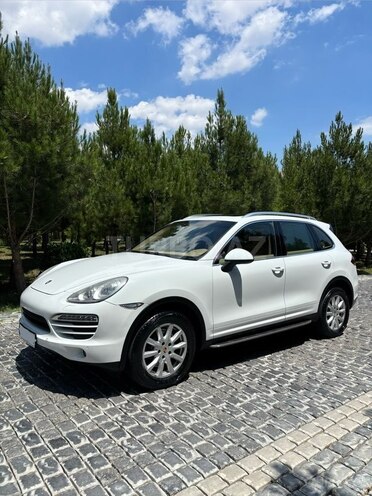 Porsche Cayenne-2