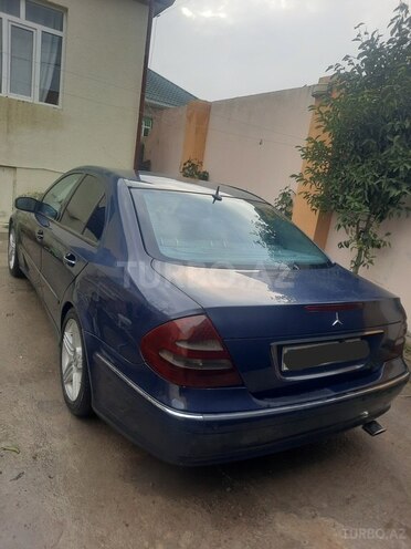 Mercedes E 270-11