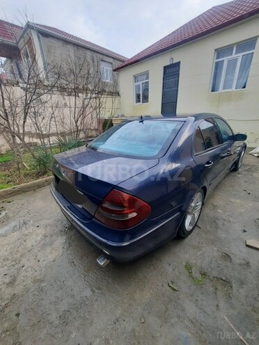 Mercedes E 270-10