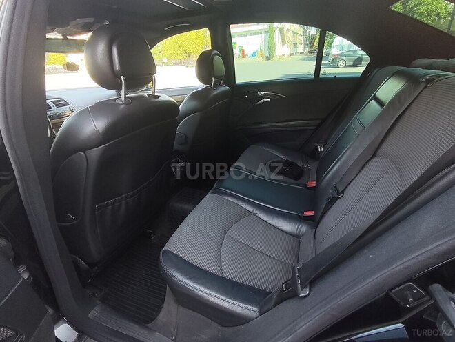 Mercedes E 240 4MATIC-6