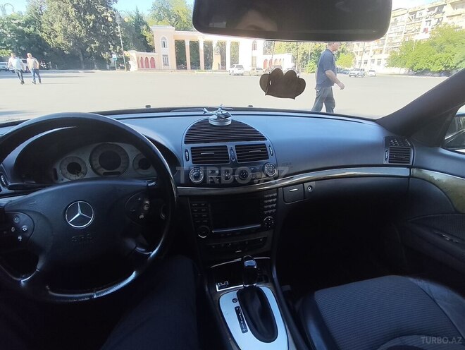 Mercedes E 240 4MATIC-5