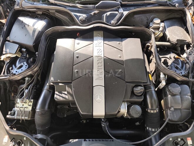 Mercedes E 240 4MATIC-7