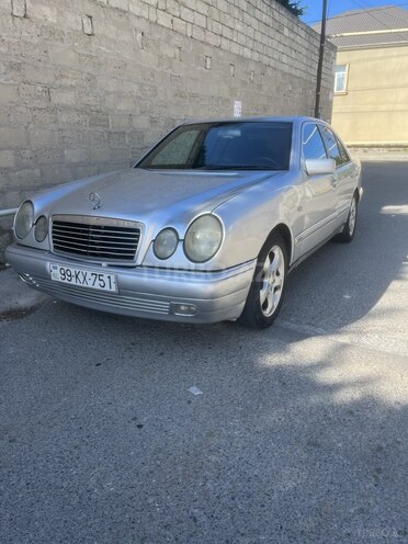Mercedes E 230-2