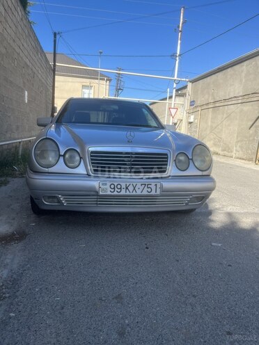 Mercedes E 230-1