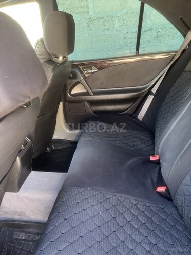 Mercedes E 230-5