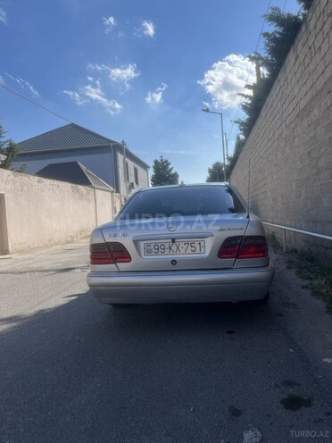 Mercedes E 230-4