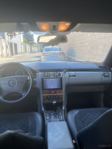 Mercedes E 230-6