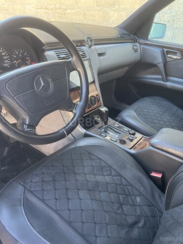 Mercedes E 230-7