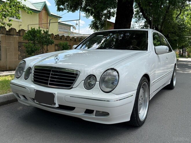 Mercedes E 320-1