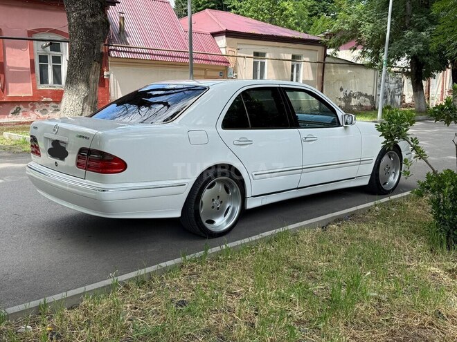 Mercedes E 320-9