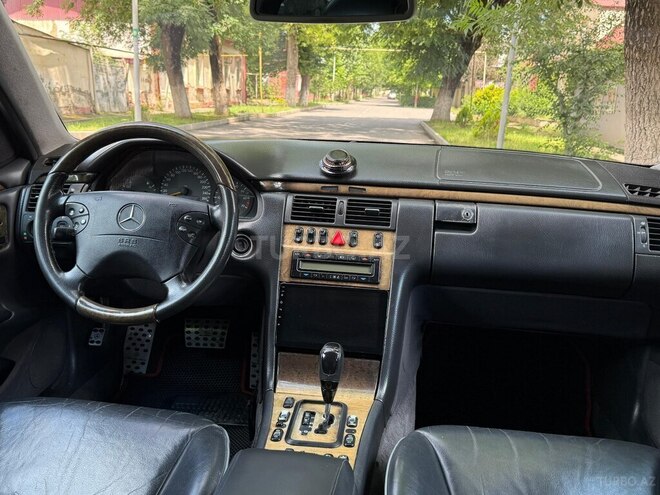 Mercedes E 320-10