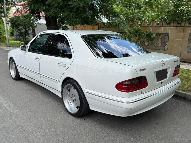 Mercedes E 320-8
