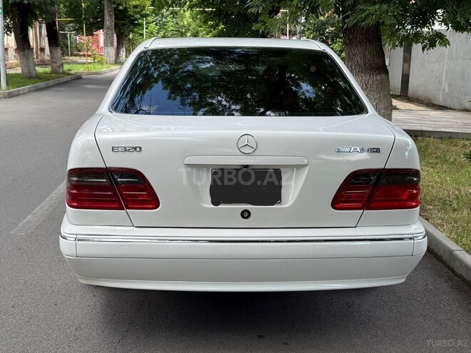 Mercedes E 320-4