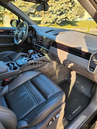 Porsche Cayenne-8