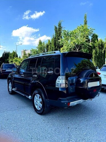 Mitsubishi Pajero-4