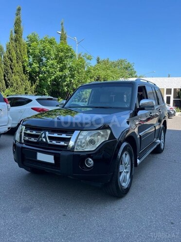 Mitsubishi Pajero-6