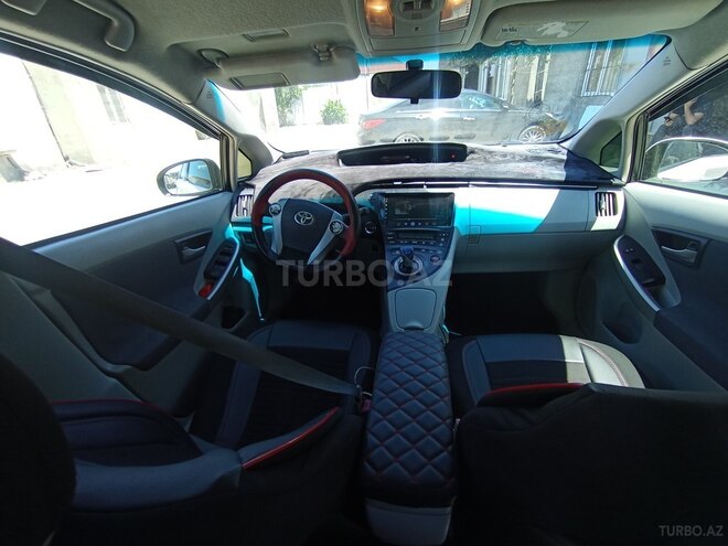 Toyota Prius-8