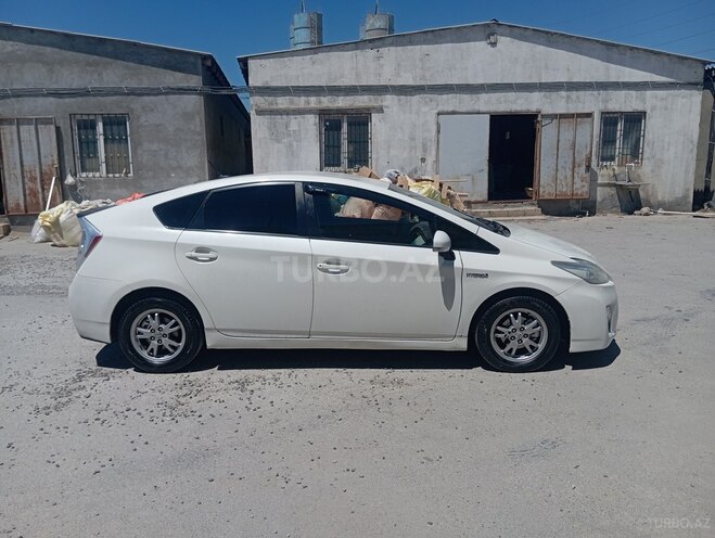 Toyota Prius-5