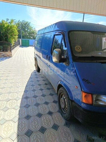 Ford Transit-8