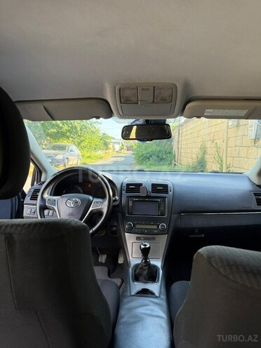 Toyota Avensis-10