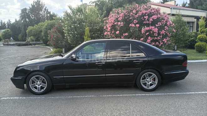 Mercedes E 270-4