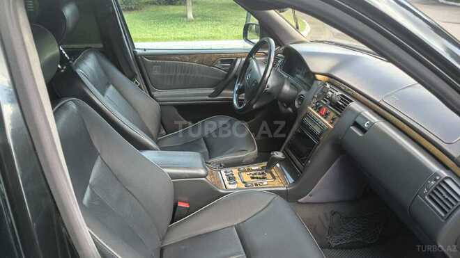 Mercedes E 270-8