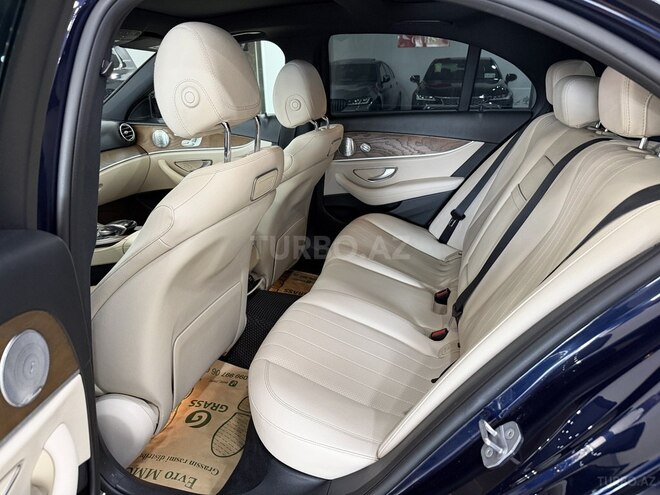 Mercedes E 300-9