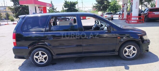 Mitsubishi Chariot Grandis-4