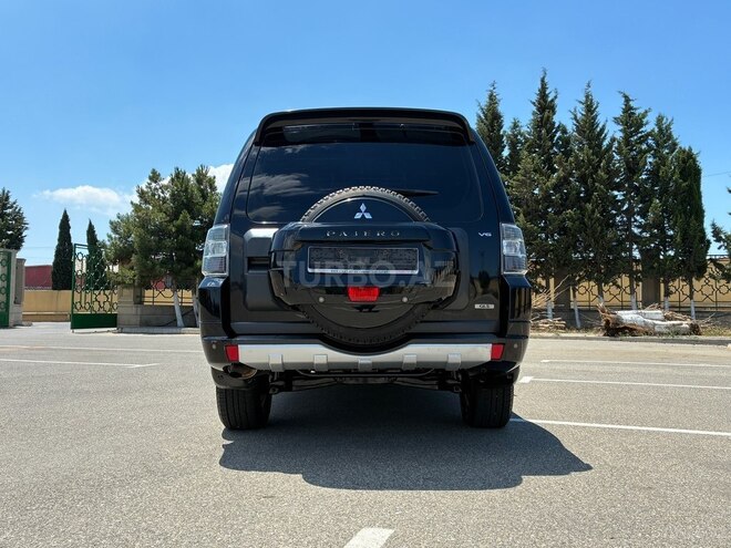 Mitsubishi Pajero-4