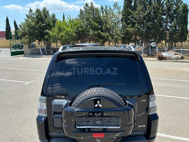 Mitsubishi Pajero-5
