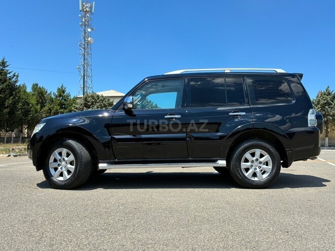 Mitsubishi Pajero-2
