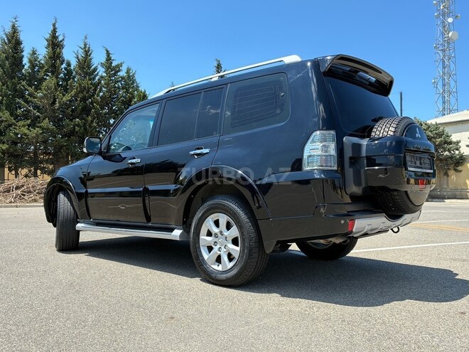 Mitsubishi Pajero-3