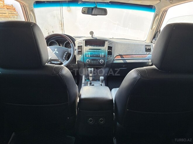 Mitsubishi Pajero-10