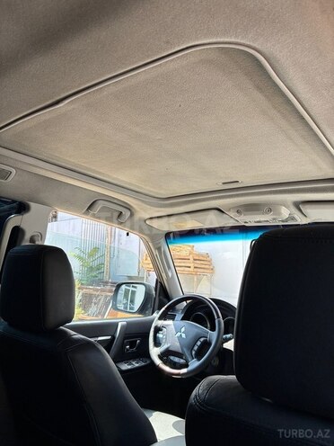 Mitsubishi Pajero-13