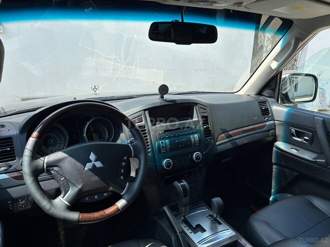 Mitsubishi Pajero-7