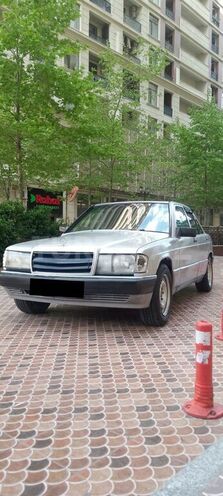 Mercedes 190-1