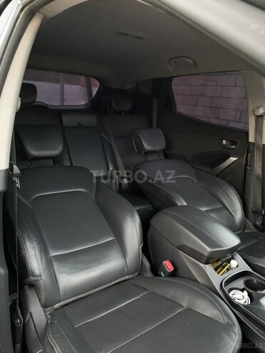 Hyundai Santa Fe-12