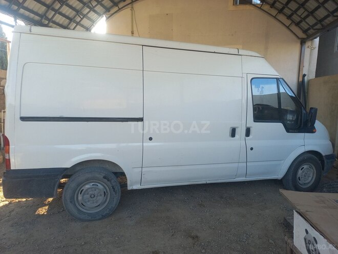 Ford Transit-8