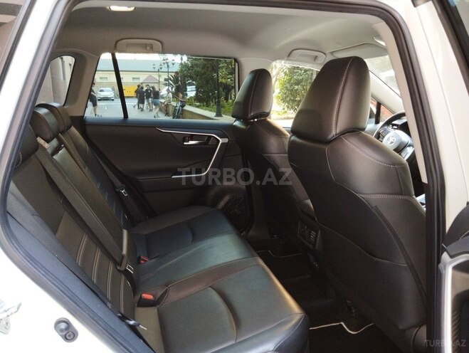 Toyota RAV4-9